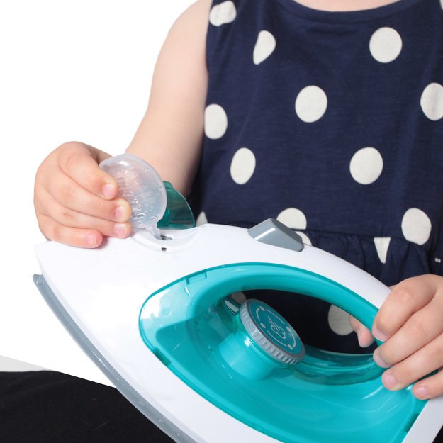 Steam iron with light and sound