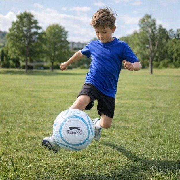 Slazenger - 32-panel training football size 5 (white/blue)