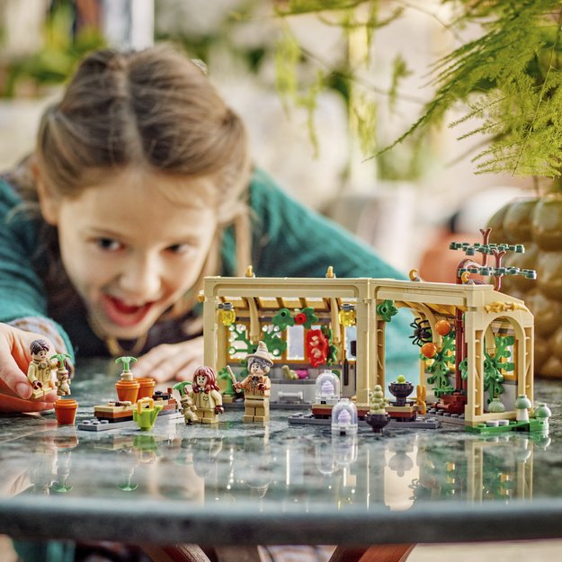 LEGO Harry Potter Hogwarts&trade; Castle: Herbology Class