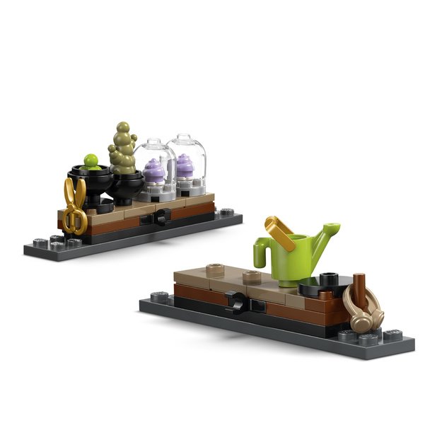LEGO Harry Potter Hogwarts&trade; Castle: Herbology Class