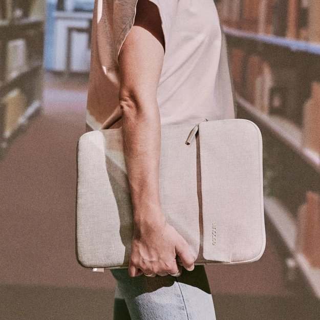 „Incase Crosstown Sleeve“ su vilnone danga – dėklas su kišene, skirtas „MacBook Pro 16“ (M4/M3/M2/M1/2024–2021) (juodas) 16