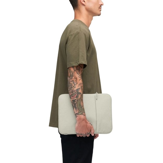 „Incase Crosstown Sleeve“ su vilnone danga – dėklas su kišene, skirtas „MacBook Pro 16“ (M4/M3/M2/M1/2024–2021) (juodas) 12