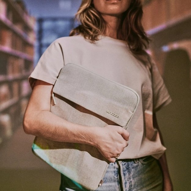 „Incase Crosstown Sleeve“ su vilnone danga – dėklas su kišene, skirtas „MacBook Pro 16“ (M4/M3/M2/M1/2024–2021) (juodas) 20