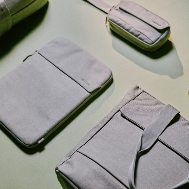 „Incase Crosstown Sleeve“ su vilnone danga – dėklas su kišene, skirtas „MacBook Pro 16“ (M4/M3/M2/M1/2024–2021) (juodas) 24