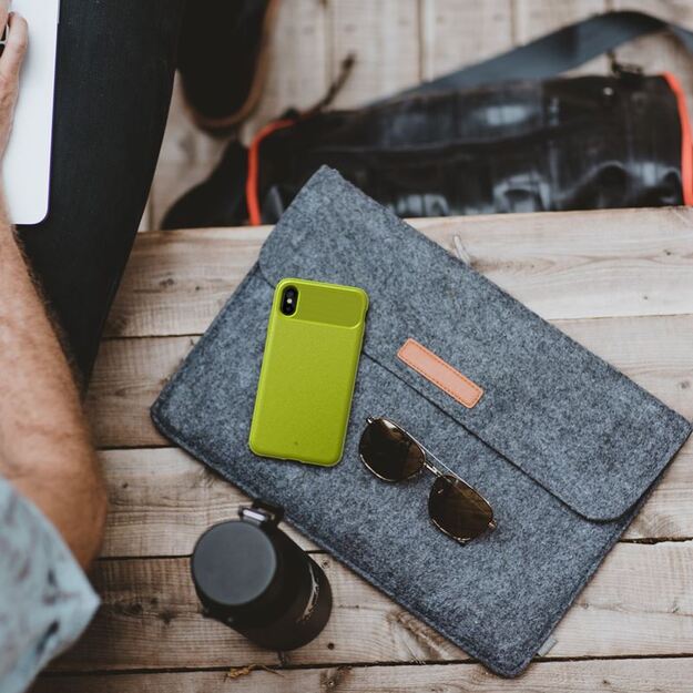 Caseology Vault dėklas, skirtas iPhone Xs Max (raudonas) 27