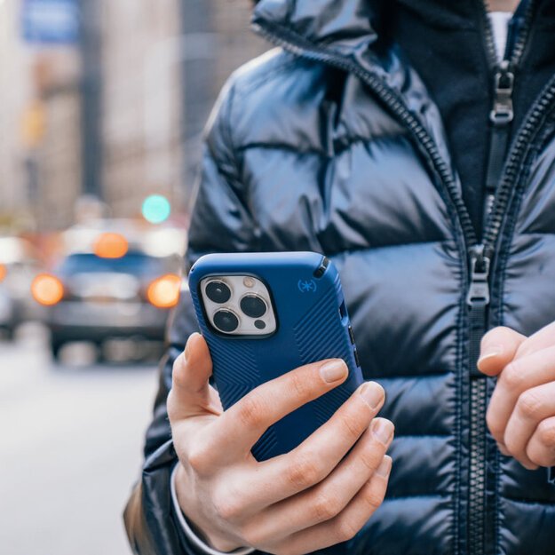 Presidio2 Grip – dėklas, skirtas iPhone 15 Plus / 14 Plus su MICROBAN danga (Coastal Blue / Black / White) 16