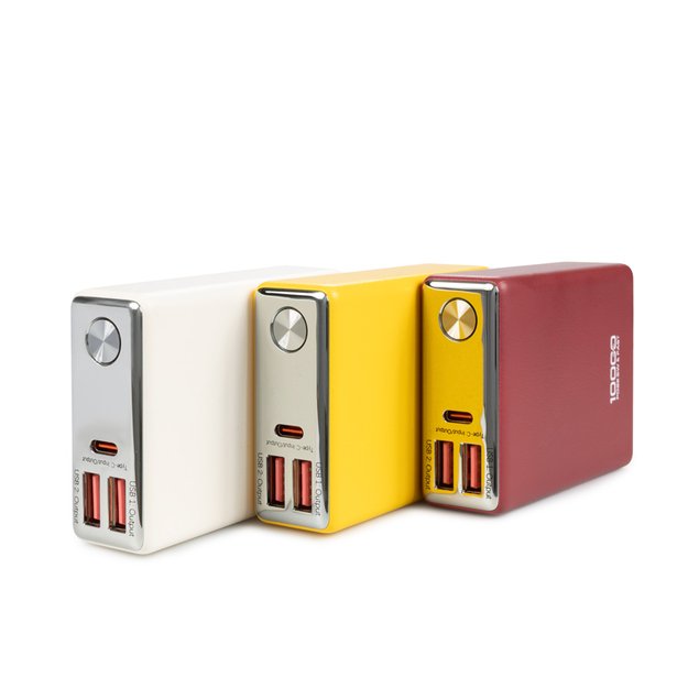 WEKOME WP-27 atspalvių serija – maitinimo blokas 10 000 mAh itin greitas įkrovimas USB-C PD 20W + 2x USB-A QC3.0 22.5W (balta) 1