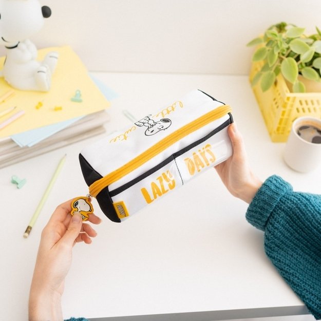 Snoopy - Double compartment pencil case from the Lazy Days collection 4