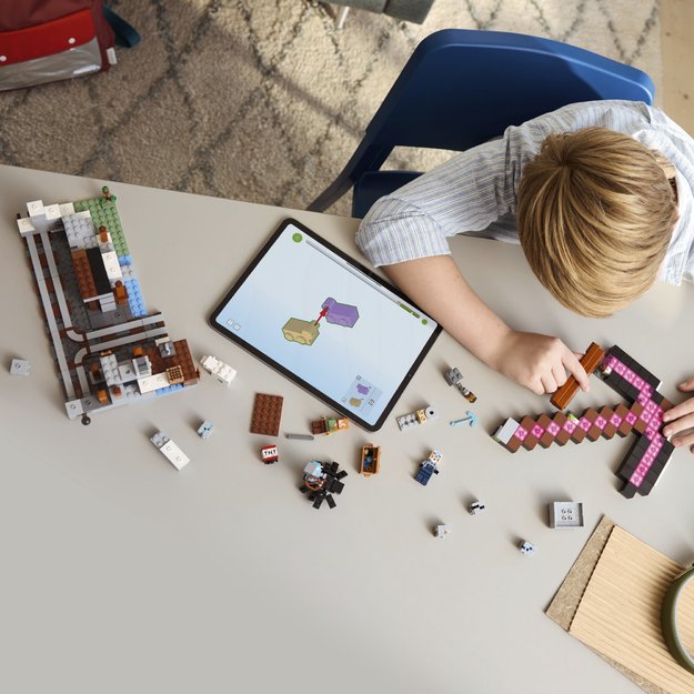 LEGO Minecraft The Pickaxe Mine