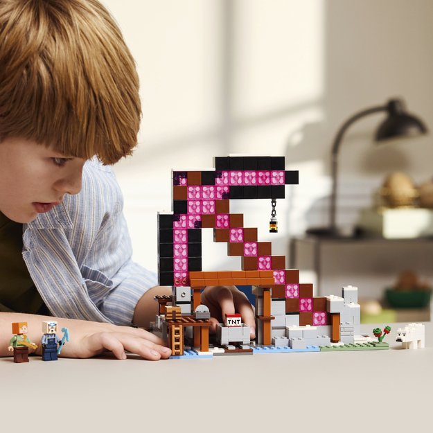LEGO Minecraft The Pickaxe Mine