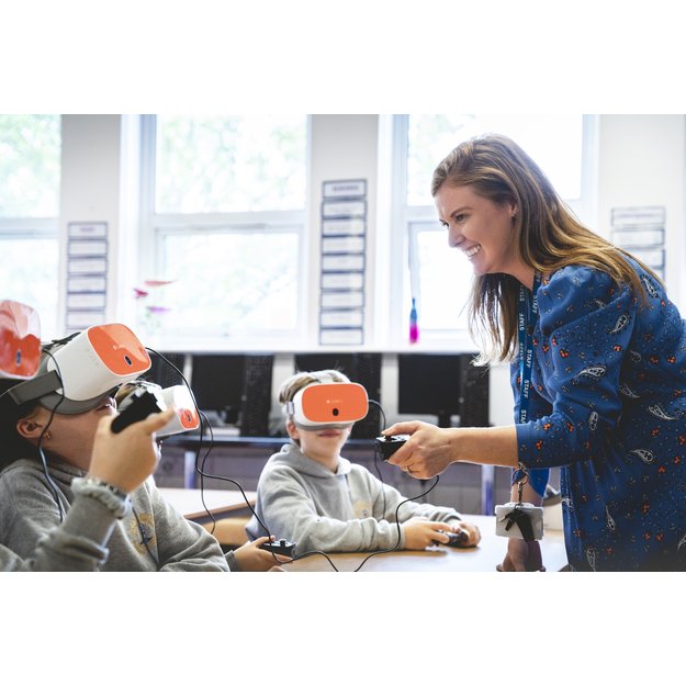 ClassVR Xplorer Set of 8 including 8 Controllers