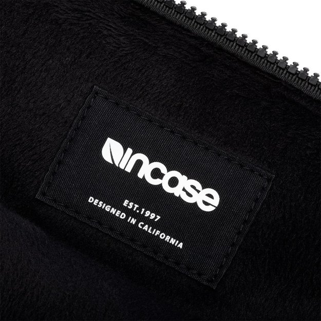 „Incase Compact Sleeve“ iš Woolenex – „MacBook Pro 13“ (M2/M1/2020-2012) / „MacBook Air 13“ (M3/M2/M1/2024-2018) (grafitas) dėklas