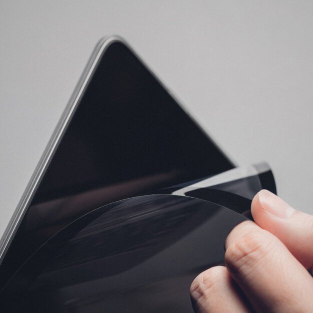 Moshi iVisor XT – ekrano apsauga, skirta MacBook Air 13.6 M3 (2024) / M2 (2022) (juodas rėmelis) 4